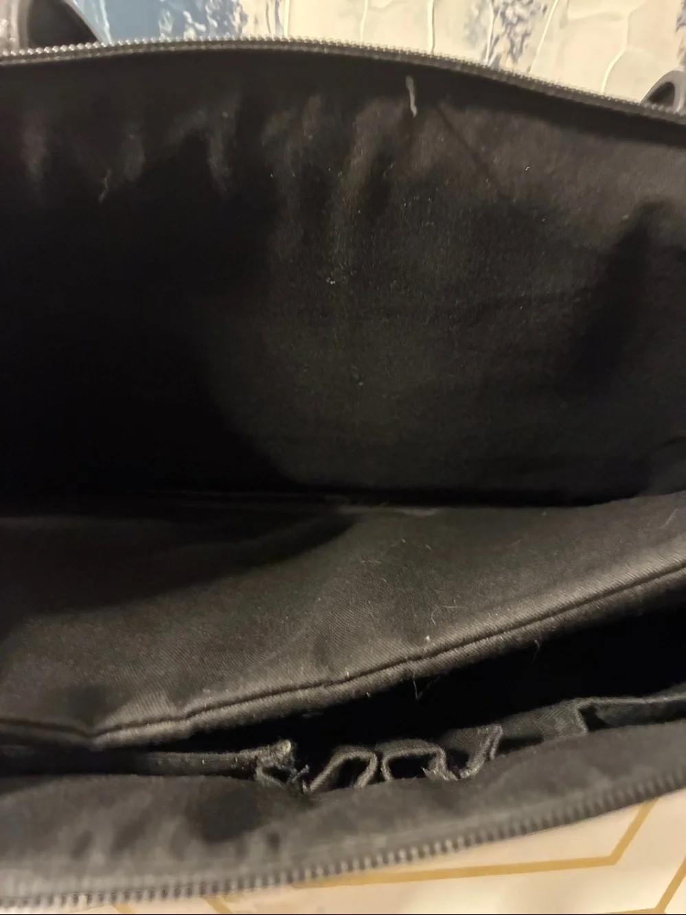 EUC Kenneth Cole Reaction Black Smooth Leather Shoulder Tote